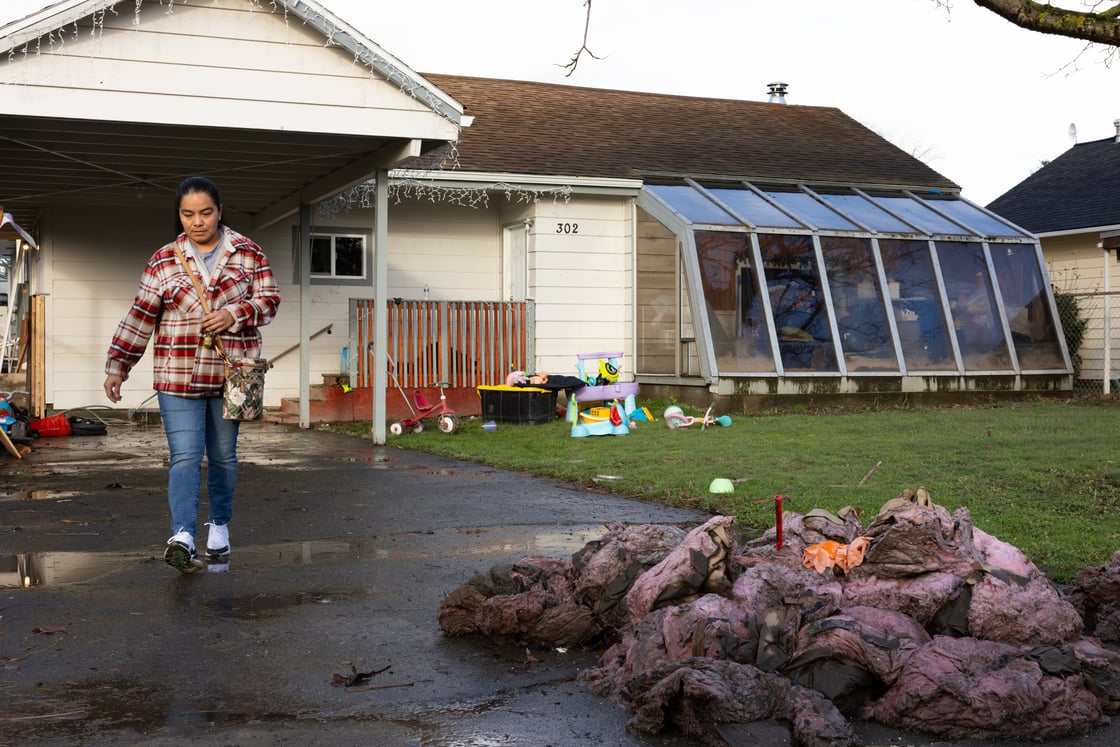 02-spanish-aid-flood-20251215-SO